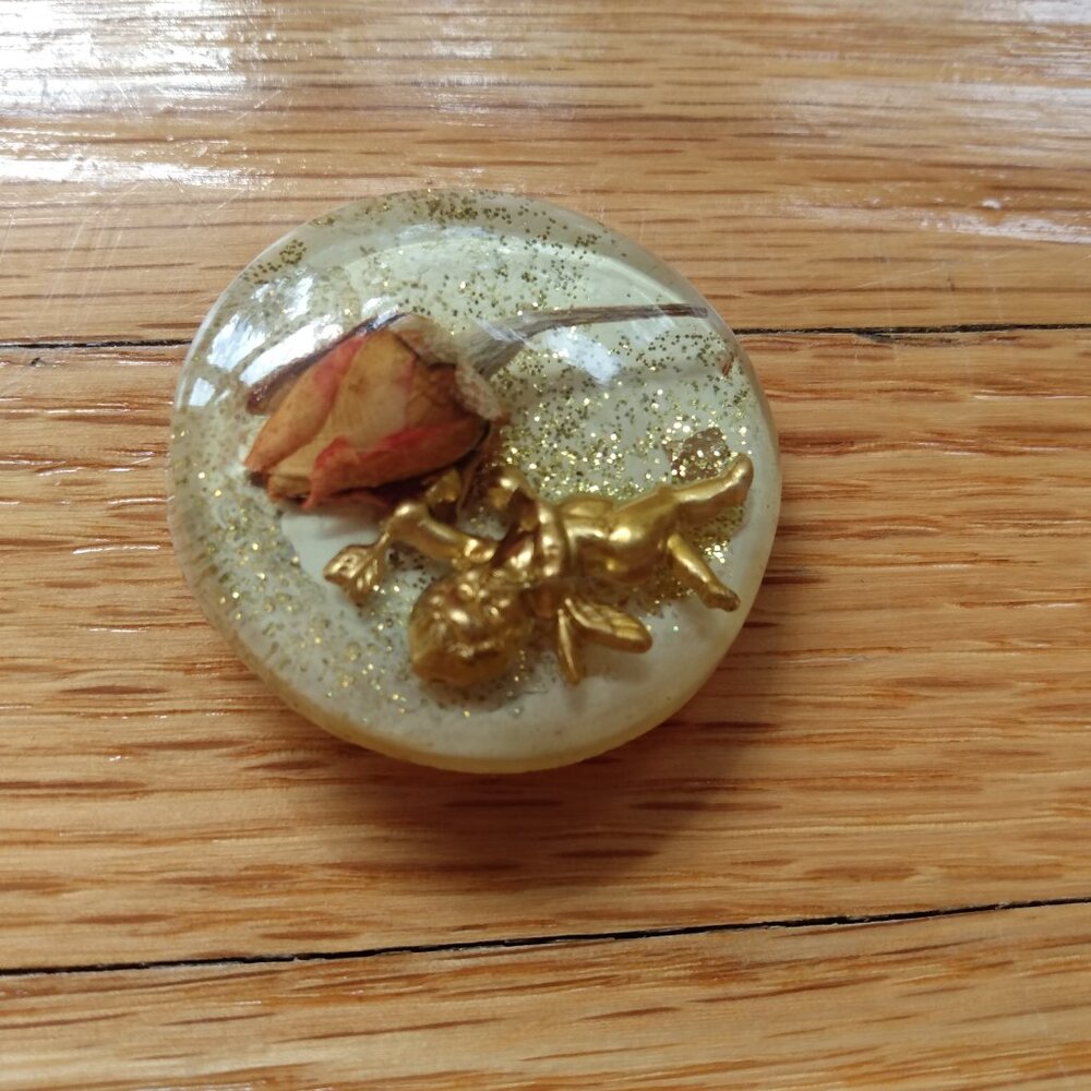 Vintage Angel Cherub Brooch Dried Rose Flower Embedded Resin Handmade Kitschy - Picture 6 of 10